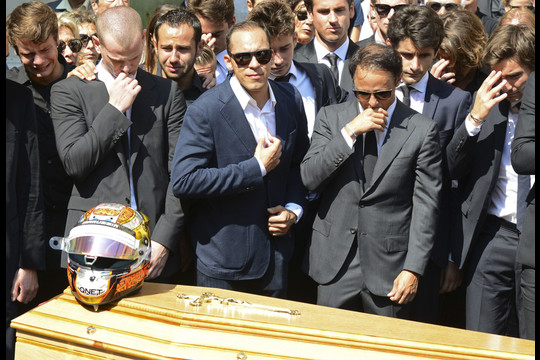 J.Bianchi laidotuvėse apsilankė dauguma kolegų.<br>AFP/Scanpix nuotr.