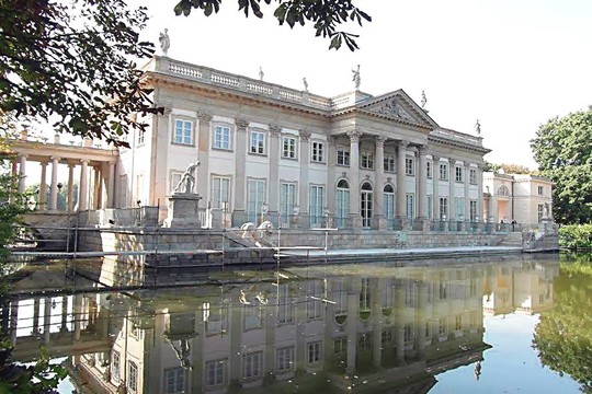 Varšuvoje įstatymu mėgins lopyti senas spragas