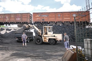 Niekam nerūpi: anglių dulkių debesys temdo kelių šeimų gyvenimus