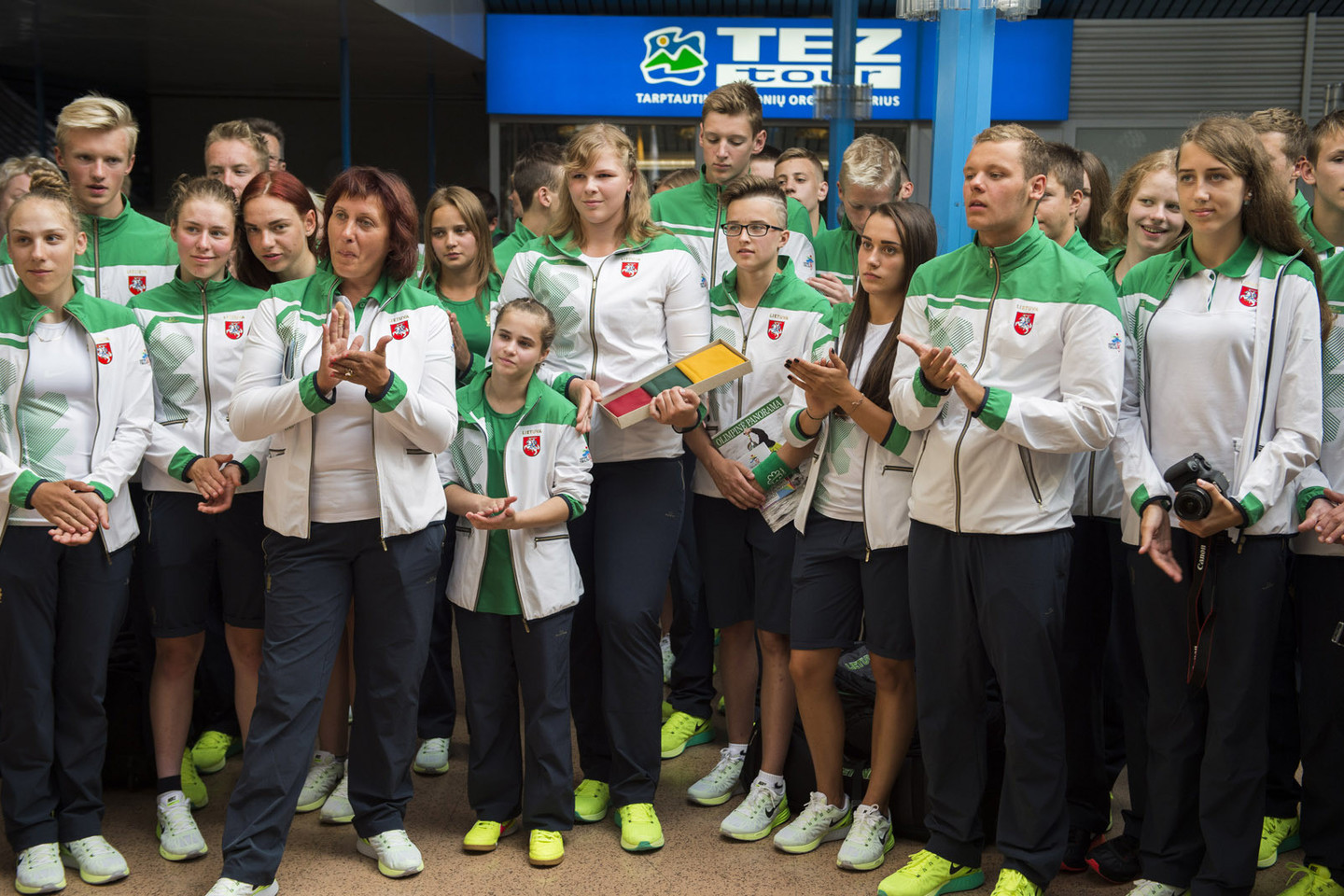 Iš Vilniaus oro uosto į Tbilisyje vykstantį Europos jaunimo olimpinį festivalį (EJOF) išvyko jaunieji Lietuvos lengvaatlečiai, plaukikai, dviratininkai, gimnastai ir tenisininkai.