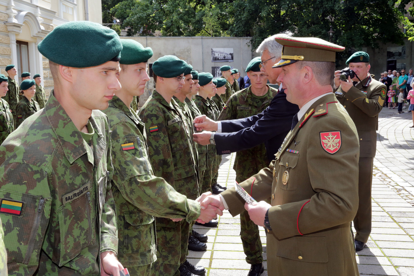 Ginti ir ir saugoti valstybę prisiekė dar 61 į Lietuvos rezervo karininkų gretas.<br>P.Mantauto nuotr.