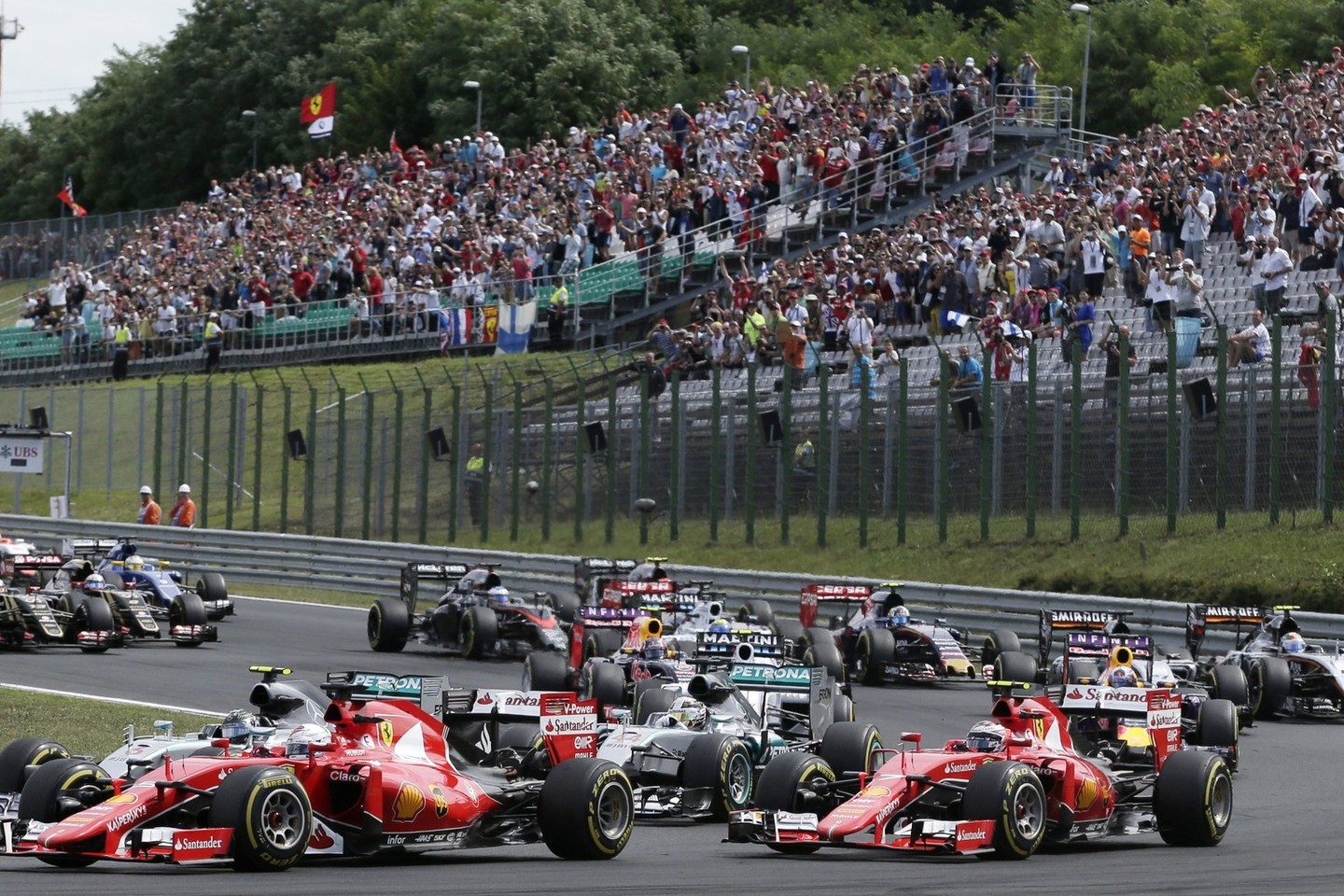 Vengrijoje geriausiai startavo „Ferrari“ lenktynininkai<br>AP nuotr.