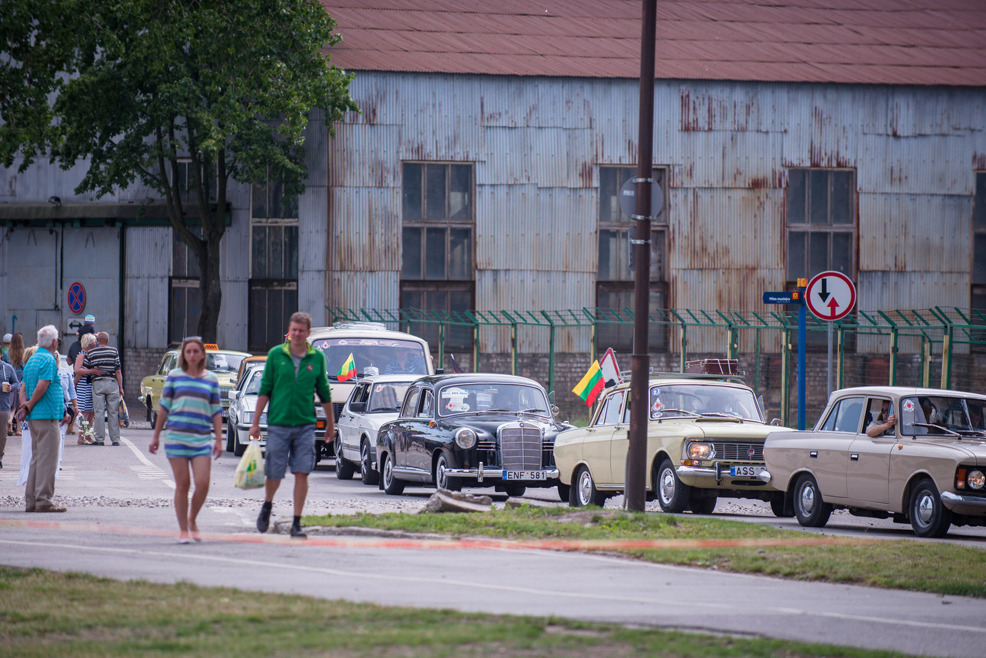Klaipėdoje Jūros šventės metu surengto senovinių automobilių parado akimirkos.<br>J.Stacevičiaus nuotr.