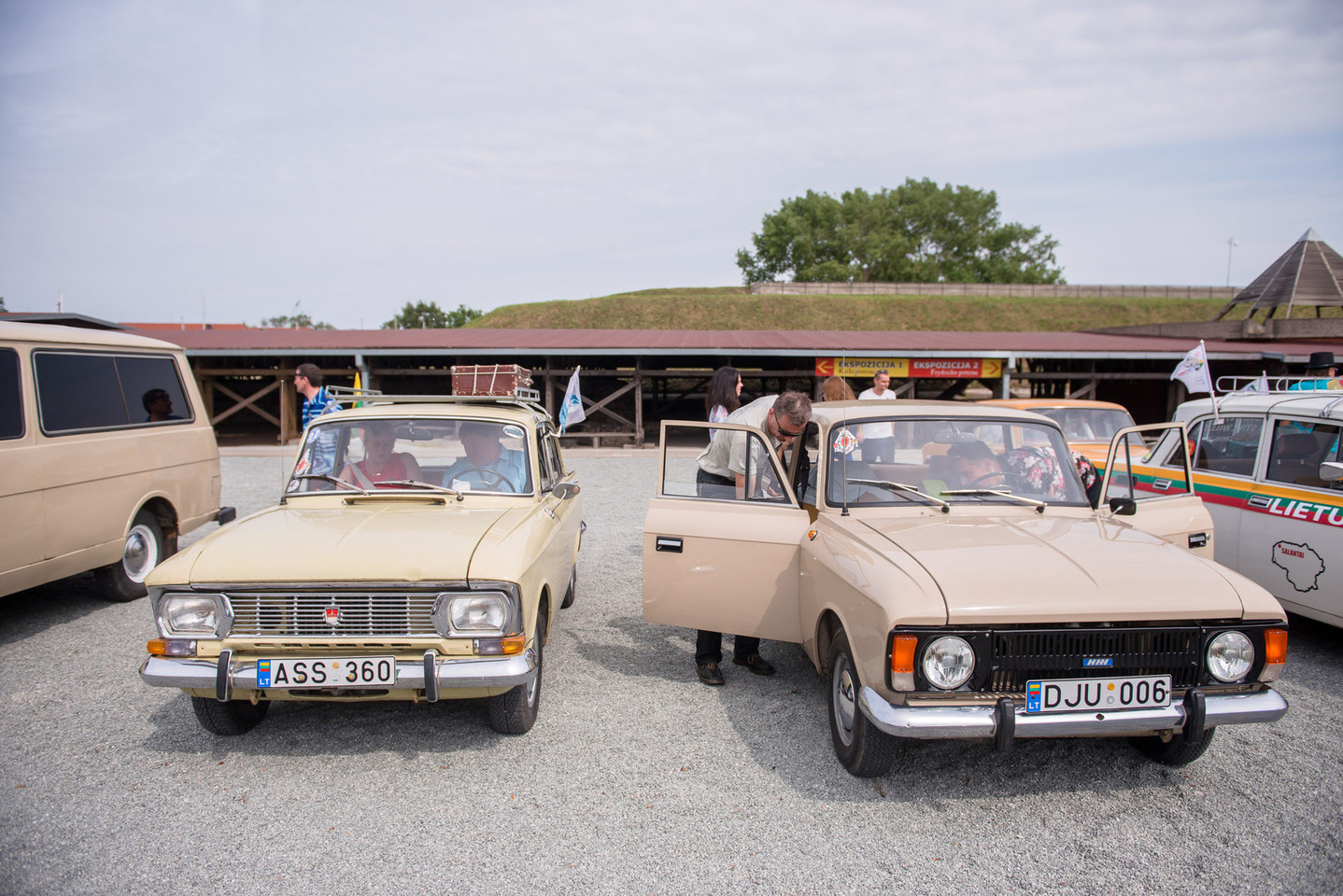 Klaipėdoje Jūros šventės metu surengto senovinių automobilių parado akimirkos.<br>J.Stacevičiaus nuotr.