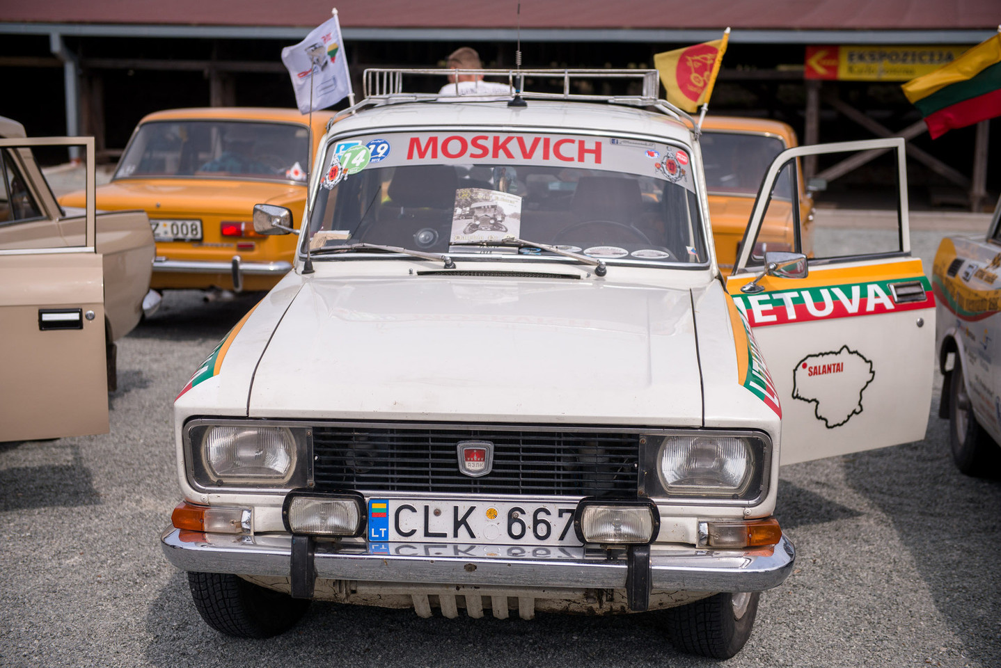 Klaipėdoje Jūros šventės metu surengto senovinių automobilių parado akimirkos.<br>J.Stacevičiaus nuotr.