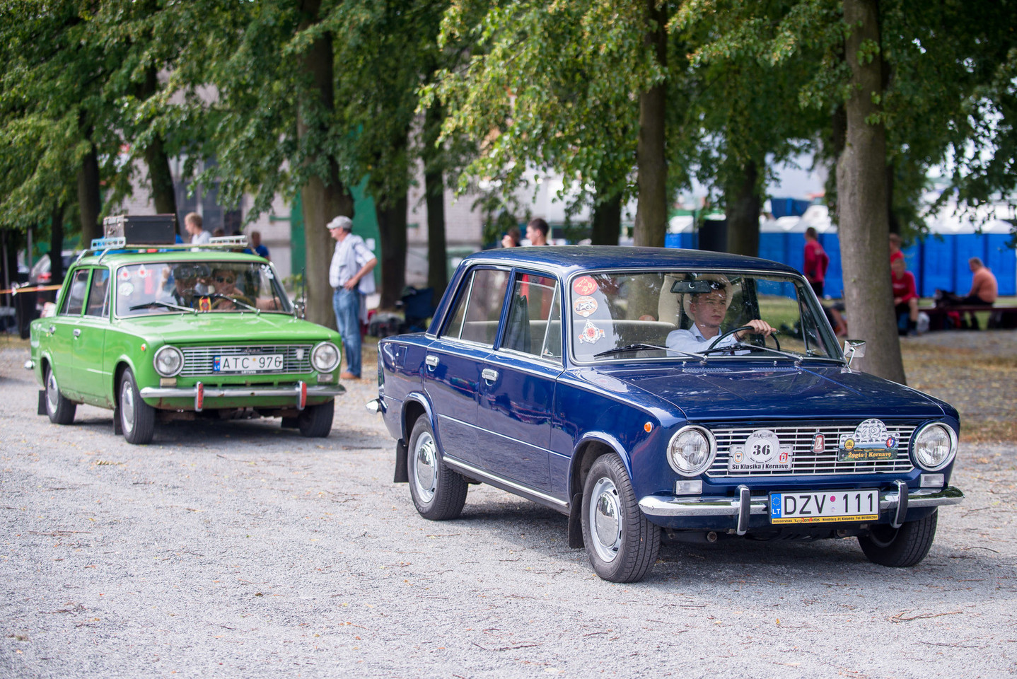 Klaipėdoje Jūros šventės metu surengto senovinių automobilių parado akimirkos.<br>J.Stacevičiaus nuotr.