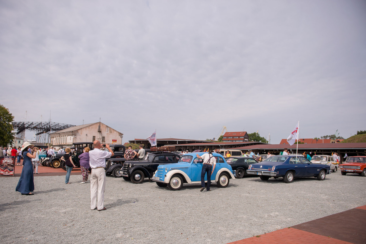 Klaipėdoje Jūros šventės metu surengto senovinių automobilių parado akimirkos.<br>J.Stacevičiaus nuotr.
