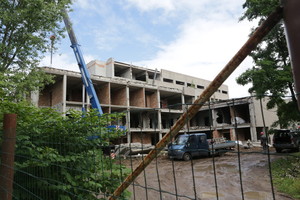 Aludariai šluoja nuo žemės griuveną, regi viso kvartalo atgimimą