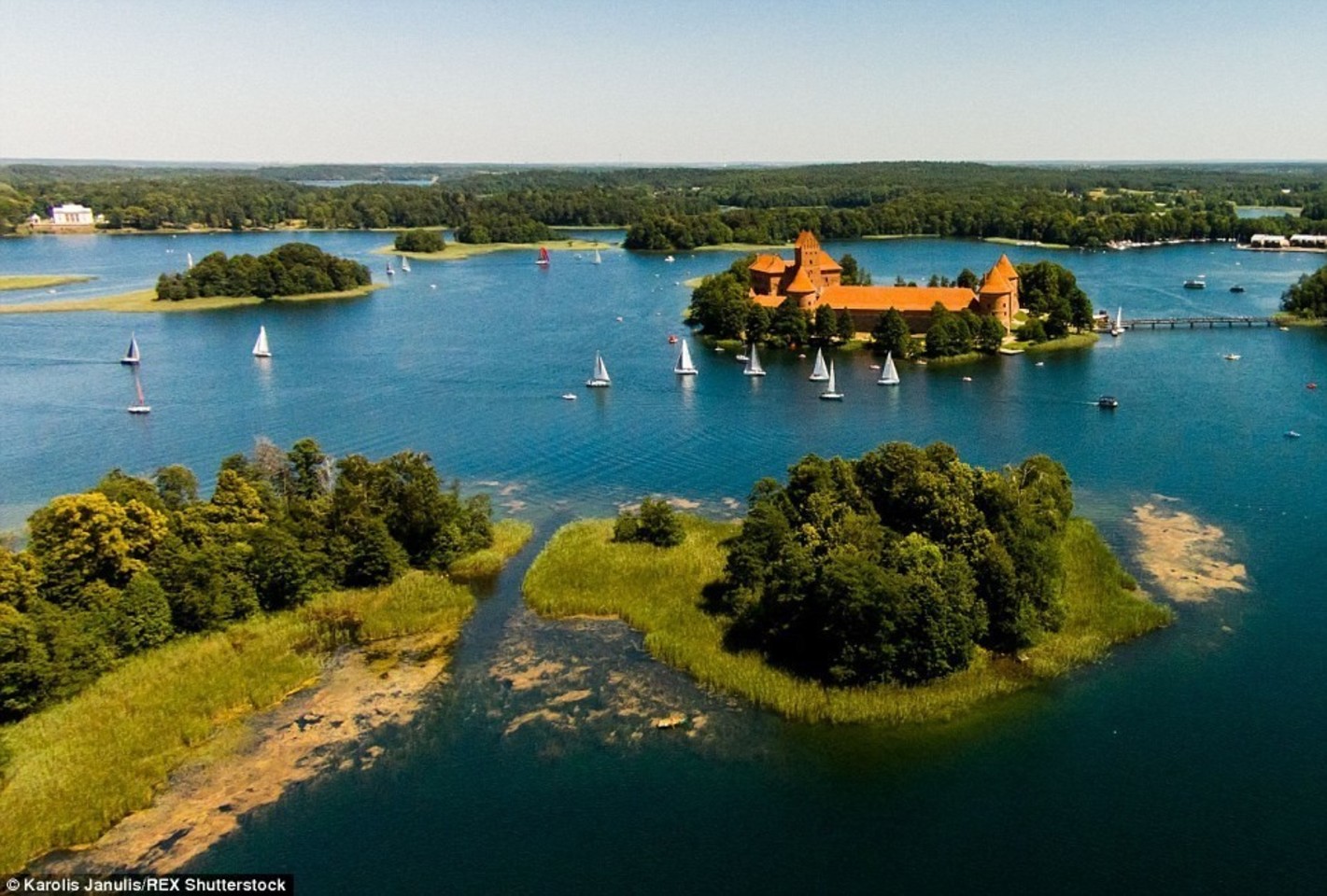 Trakų pilis ir burės.