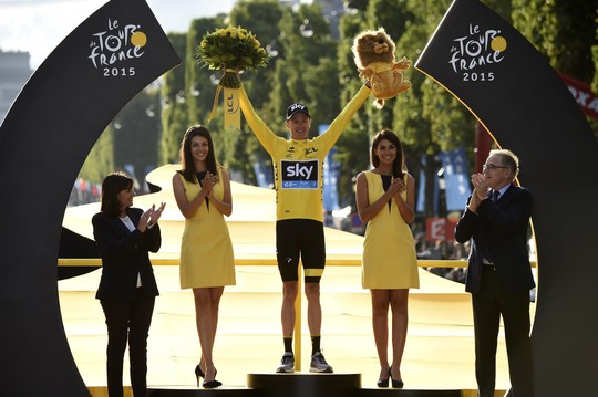 Ch.Froome'as džiaugėsi antruoju „Tour de France“ titulu.<br>AP ir AFP/Scanpix nuotr.