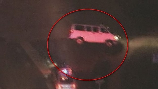 Policijos gaudynių metu JAV apsivertė furgonas