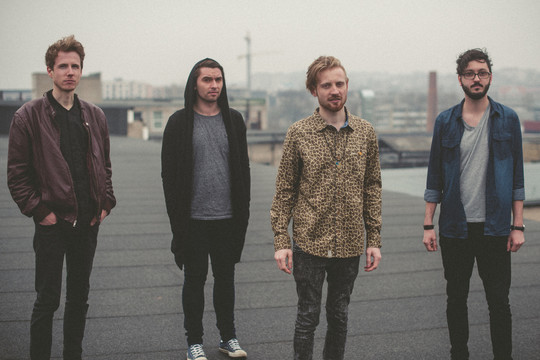 Daugelio muzikantų pirmoji gitara – badmintono raketė