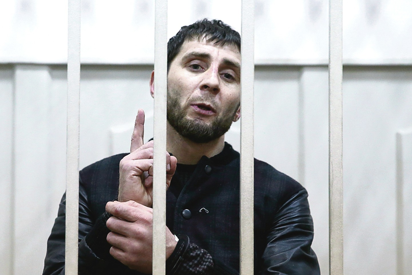Kai dėl vieno opozicijos lyderių B.Nemcovo nužudymo teisėsauga sulaikė Z.Dadajevą (nuotr.), R.Kadyrovas įtariamąjį pavadino Rusijos patriotu.<br>„Reuters“/„Scanpix“ nuotr.
