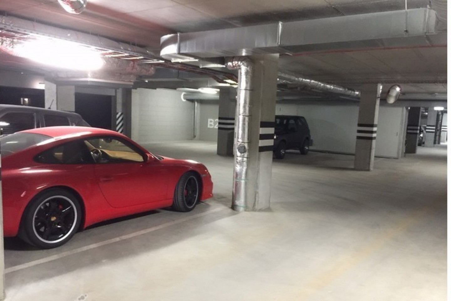 Labiausiai pirkėjai vertina, jei kartu su būstu pasiūloma ir vieta automobiliui. Veltui.