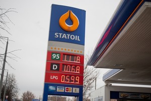 Kas kaltas, kad degalai nepinga kartu su nafta?