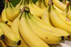 „Tesco“ bananų siuntoje – penki maišai narkotikų