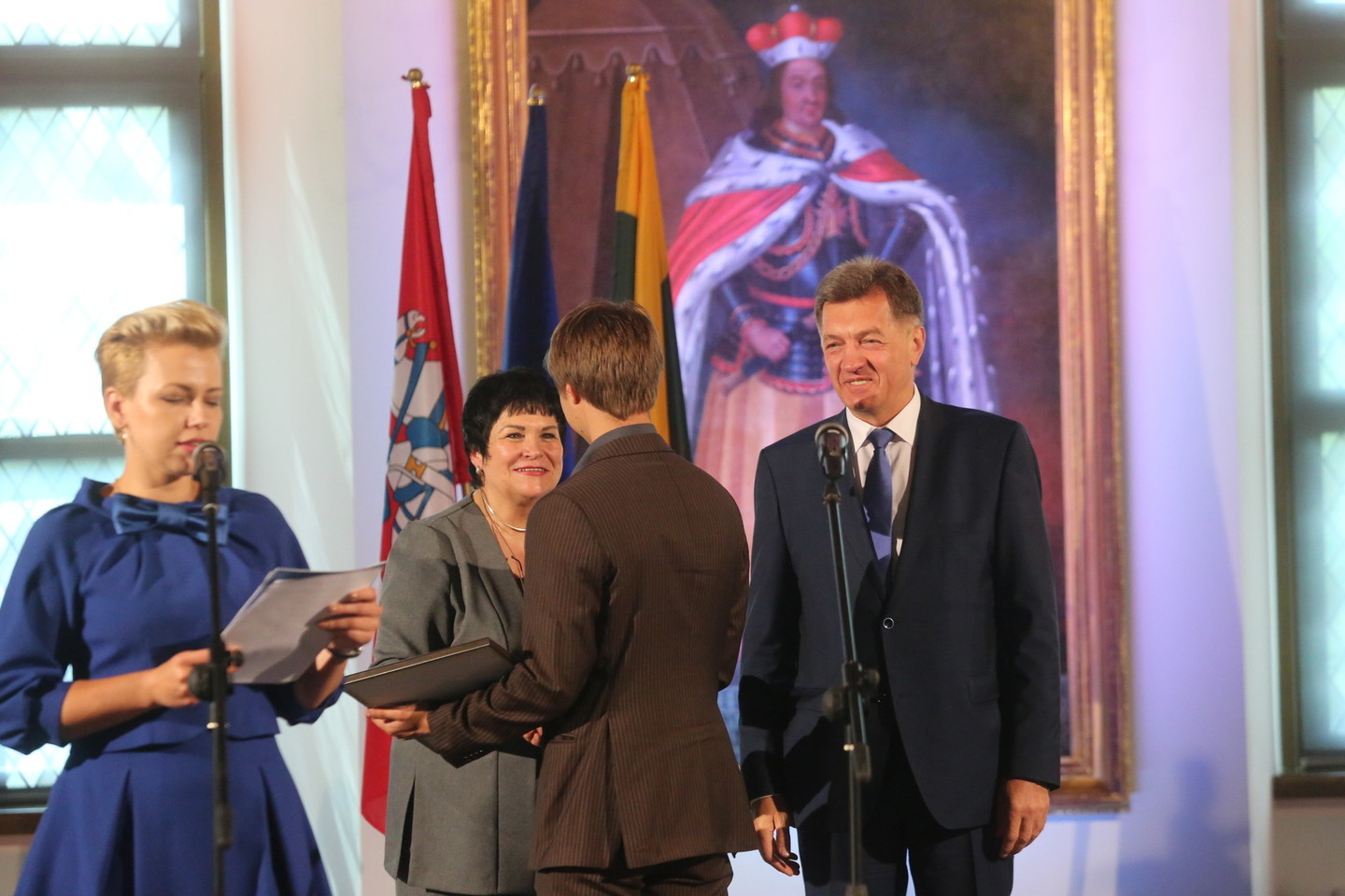 Geriausi abiturientai ir profesinį mokymą baigę jaunuoliai buvo pasveikinti Vilniaus Valdovų rūmuose.<br>R.Danisevičiaus nuotr.