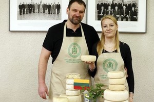 Ekologiškame ūkyje spaudžiami išskirtiniai sūriai