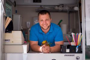 Virtuvės šefas ant ratų keičia vasarotojų požiūrį į mėsainius