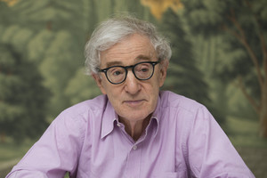 Woody Allenas atvirai prakalbo apie santuoką su mylimosios dukra