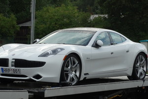 Kaune pastebėtas itin retas hibridinis „Fisker Karma“