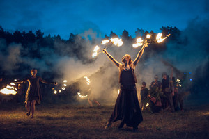 Festivalį „Yaga Gathering 2015“ pradėjo ugnies ir dūmų šou