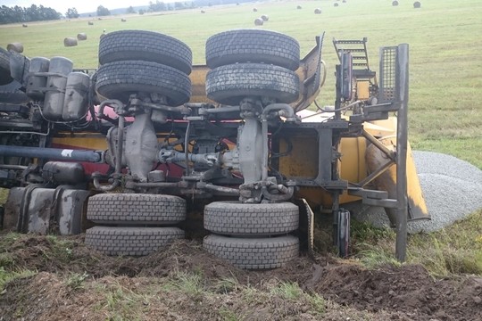 Šilutėje į avariją pateko betoną vežęs sunkvežimis, yra sužeistų