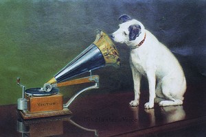 Žmonės netikėjo, kad dėžė gali kalbėti žmogaus balsu