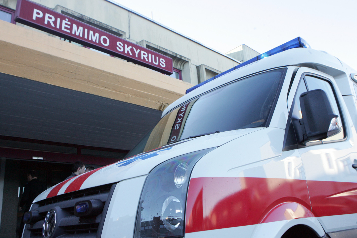 Traumą patyrusi autobuso keleivė buvo nuvežta į ligoninę.
