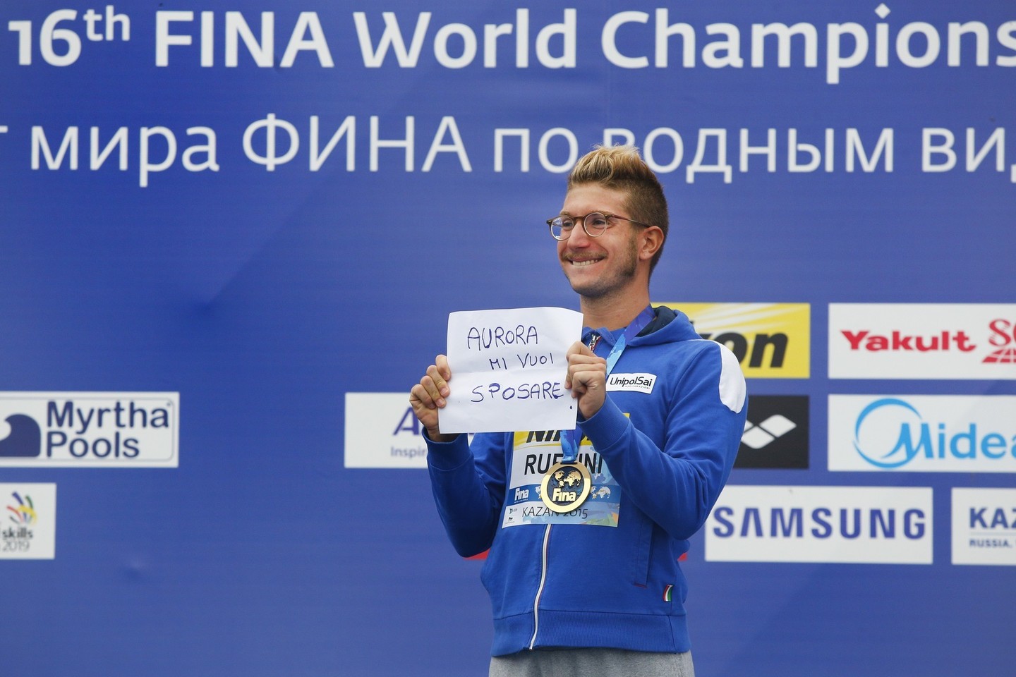 Italas S.Ruffini Kazanėje laimėjo 25 km plaukimo varžybas ir pasipiršo savo merginai.