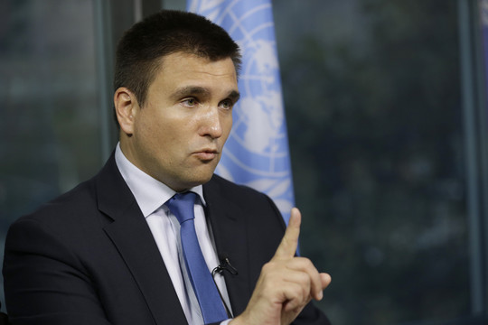 Kijevas ragina Maskvą derėtis dėl karo nutraukimo Donbase