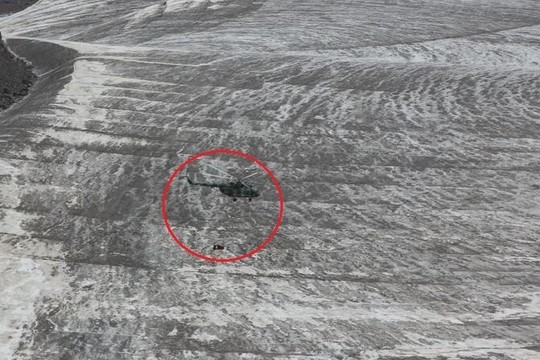 Unikalūs kadrai: kalnuose paimamas žuvusios lietuvės kūnas