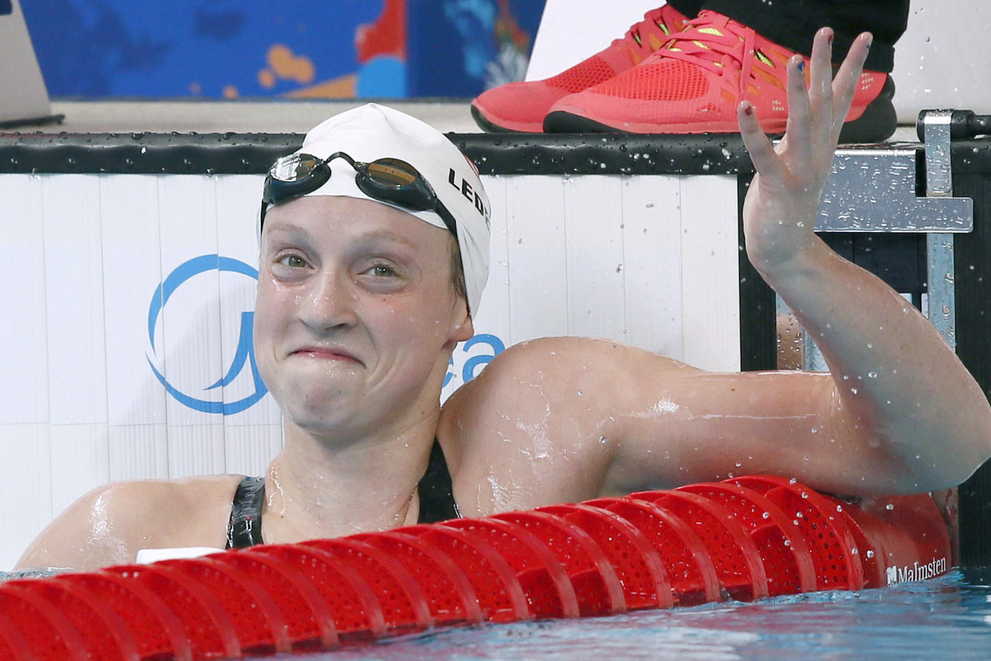 K.Ledecky džiaugėsi rekordu.