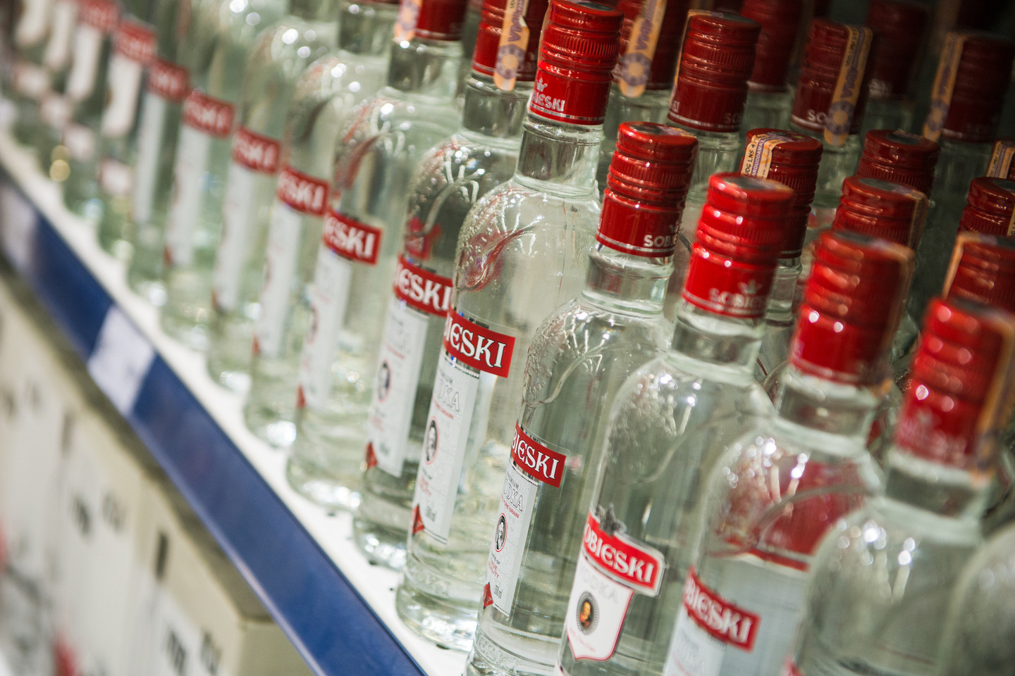 Vyriausybė nepalaiko dviejų Seimo narių idėjos dar labiau sugriežtinti prekybą alkoholiu.<br>J.Stacevičiaus nuotr.