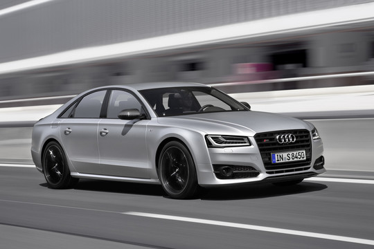 „Audi“ išleido patį galingiausią savo prabangų modelį