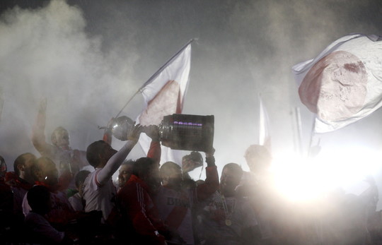 „River Plate“ trofėjų iškovojo po devyniolikos metų pertraukos.<br>AFP/Scanpix nuotr.