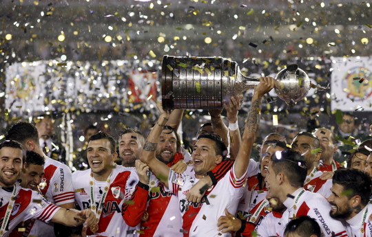 „River Plate“ trofėjų iškovojo po devyniolikos metų pertraukos.<br>AFP/Scanpix nuotr.