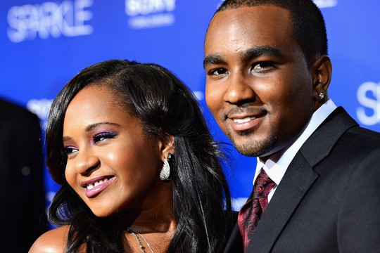 Siaubinga: B.Brown nunuodijo ir vonioje nuskandino jos vaikinas?