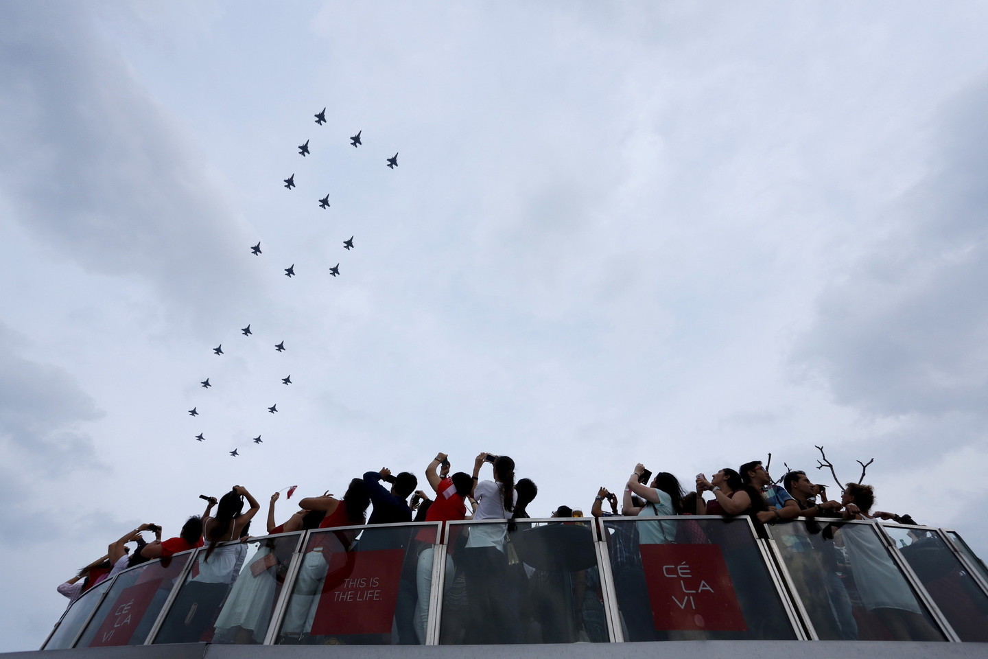 Singapūro gyventojai švenčia šalies pusės amžiaus jubiliejų.<br>Reuters/Scanpix nuotr.