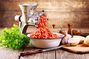 Pirkti prekybos centre susmulkintą mėsą ar malti patiems?