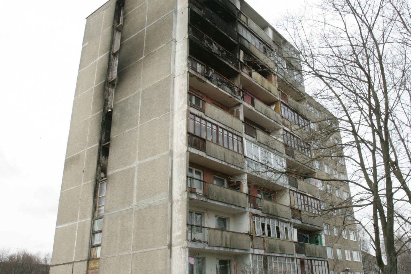 Tragiškiauskas gaisras nutiko 2007 m. Žirmūnų gatvės 93 name.<br>R.Neverbicko nuotr.