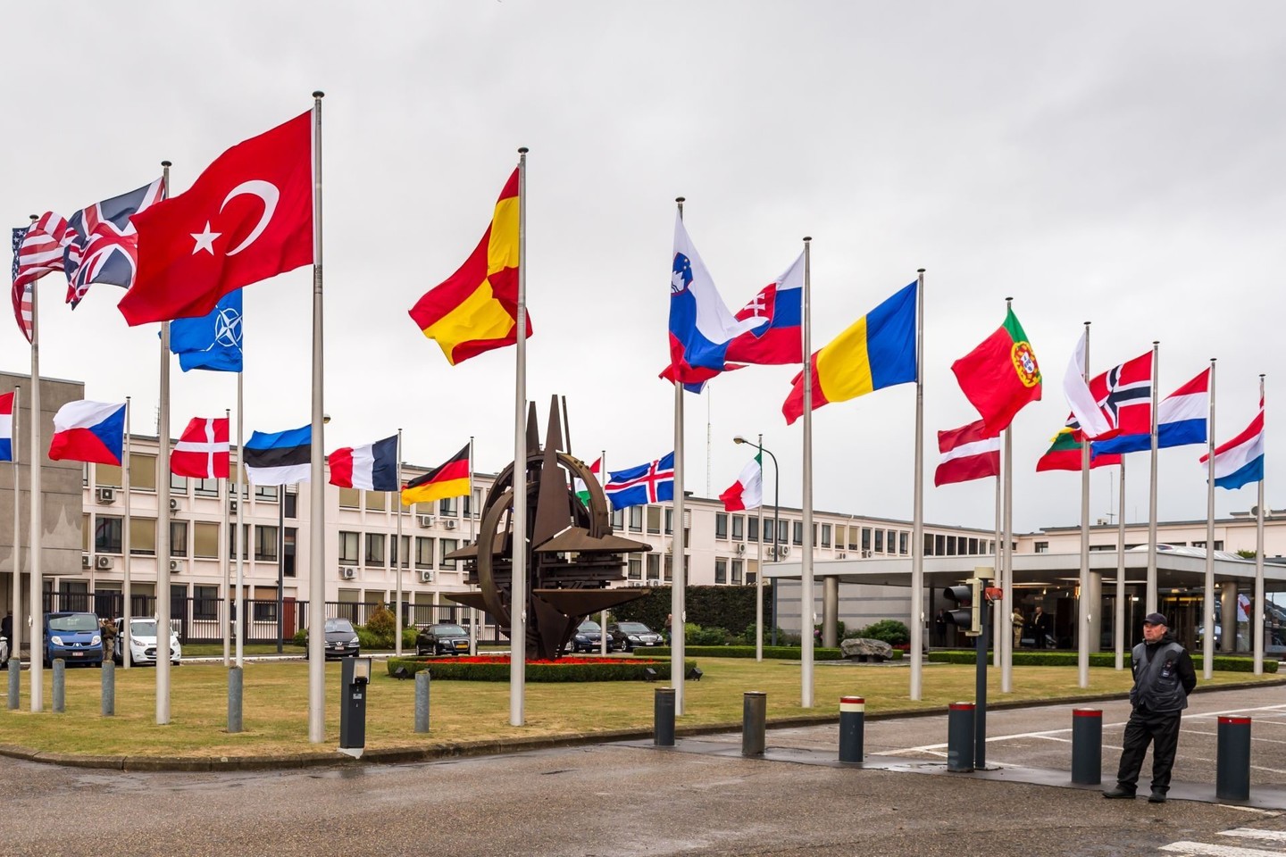 NATO, kitaip nei Rusija, apie savo pratybas skelbia prieš kelis mėnesius ir jose gali dalyvauti stebėtojai, taip pat ir iš Rusijos.