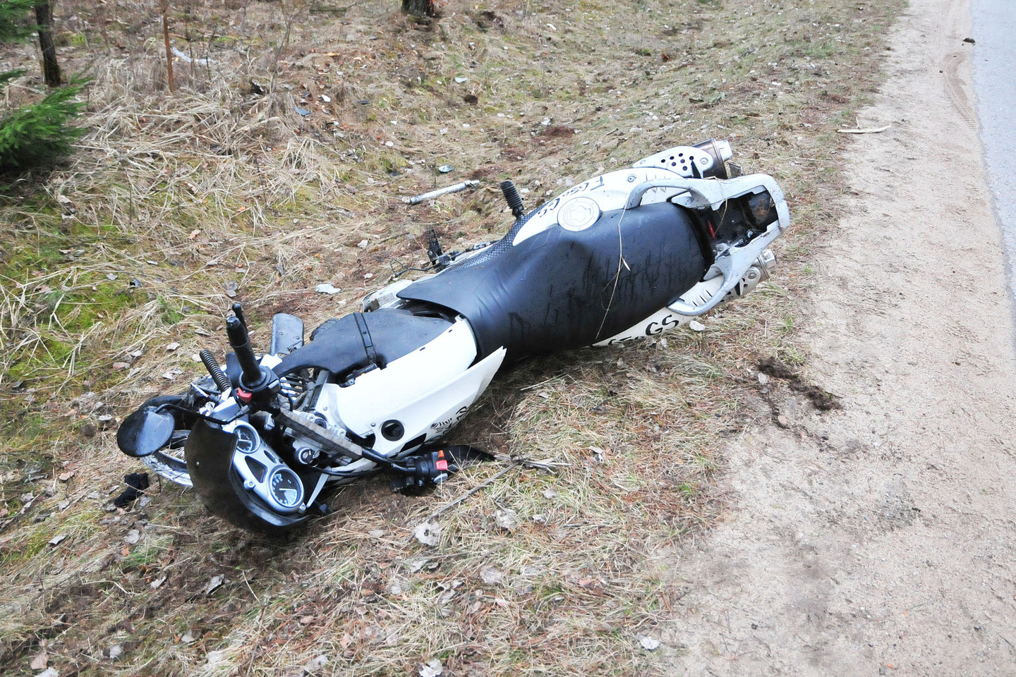 Panevėžio r. susižalojo girtas motociklininkas.