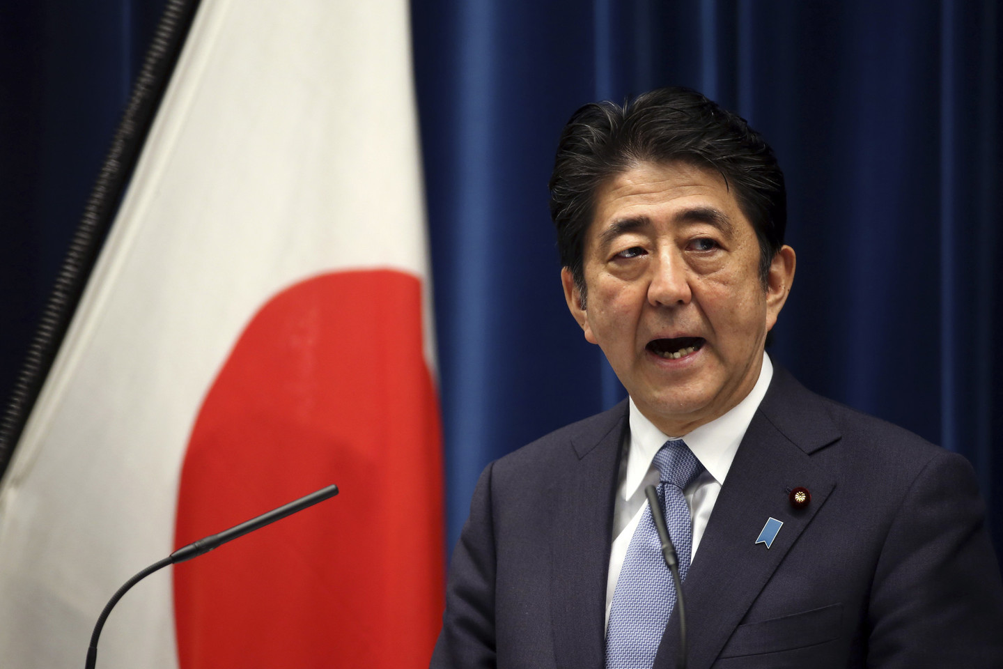 Sh.Abe paminėjo ankstesnius atsiprašymus ir pabrėžė Japonijos troškimą judėti į priekį.