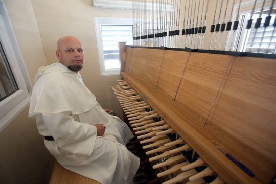 Prie džiazo pratina ir bažnyčia