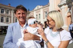 A.Guogos sūnaus krikštynose – ir V. Chomičius su mažąja dukrele