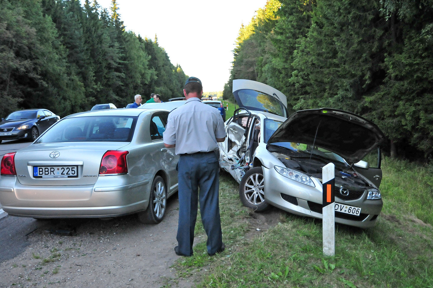 Greta Vilniaus susidūrus dviem automobiliams nukentėjo moteris.