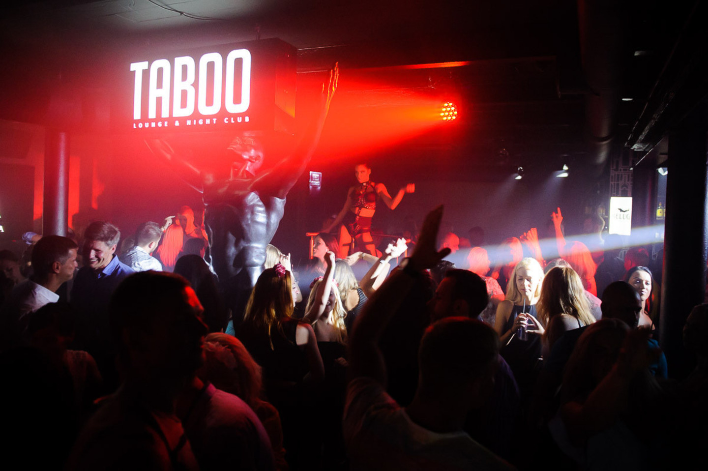 Linksmybės naktiniame klube „Taboo“.<br>I.Jonelytės nuotr.