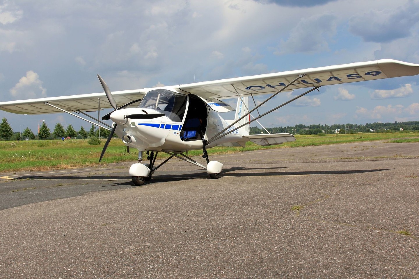 Manoma, kad žuvo pilotas ir keleivis.