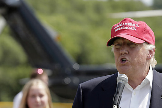 Donaldas Trumpas viešai išplūdo savo konkurentus